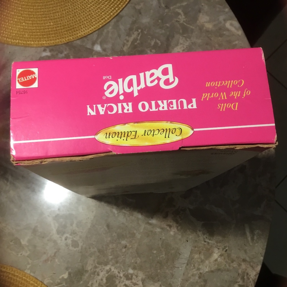 Puerto Rican Barbie (Dolls of the World Collection) 1996 - Picture 8 of 9